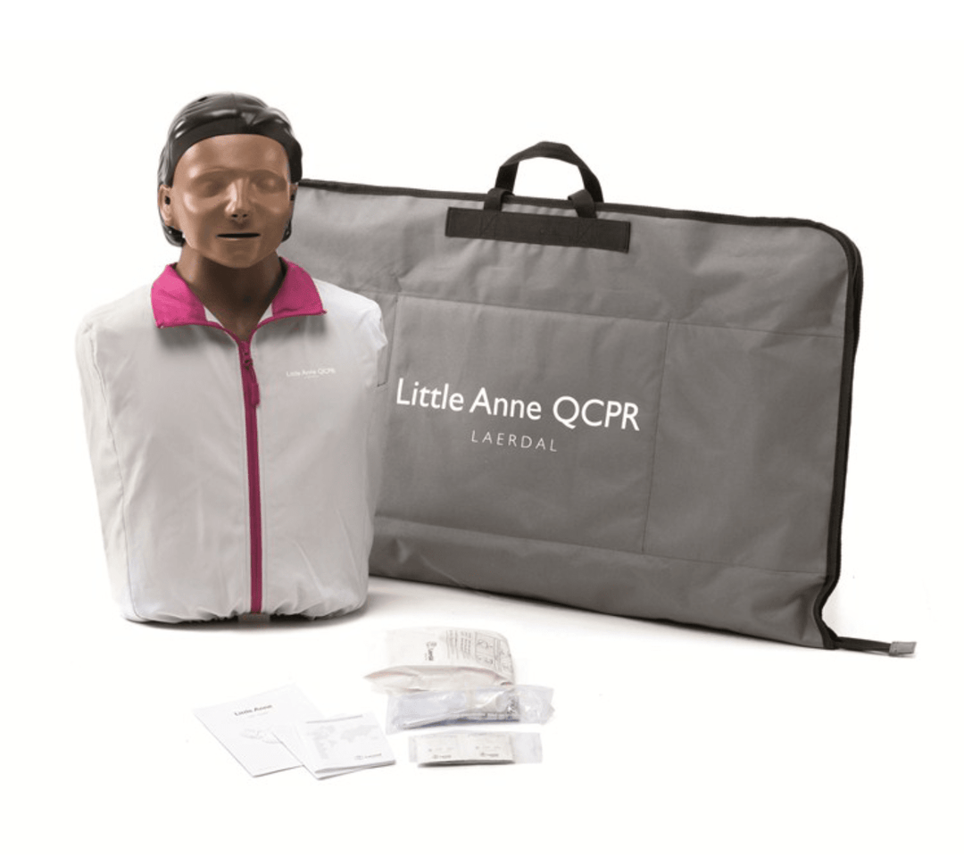 Laerdal Little Anne QCPR m. mørk hud